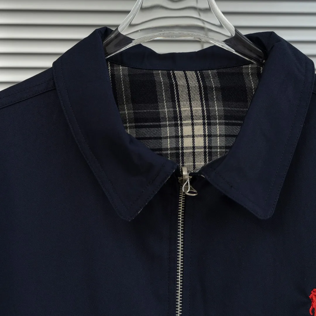 P490 top version (different currencies) You can scan the QR code to enter the official website. Style: Ralph Lauren POLO Ralph Lauren original open molded small label embroidery reversible old money style jacket Color: Picture color Size: S-XL Fabric: Woven Accessories: Full set of customized accessories No gender distinction, same style for men and women